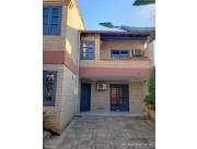 VENDO CASA TIPO DÚPLEX 3 DORM. Z/ MUNICIPALIDAD DE ASUNCIÓN (CÓD. 1306)