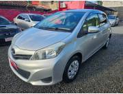 Hermoso Toyota New Vitz (moderno) Rec. Import. Sin detalles Con poco kilometraje color gri