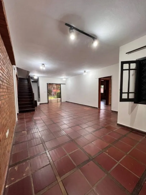 ALQUILO CASA ZONA EJE CORPORATIVO - BARRIO MADAME LYNCH — Foto 3