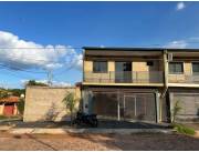 VENDO AMPLIO DUPLEX CON PISCINA EN LAMBARE