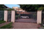 VENDO CASA DE 2 PISOS EN ESQUINA EN LAMBARÉ Z/ SEK
