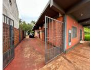 Casa con departamentos ubicado en el Barrio Fátima - Encarnación.