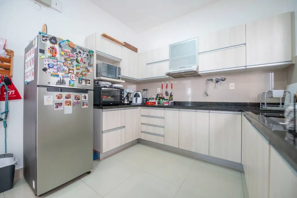VENDO TRIPLEX ESTILO MINIMALISTA EN LAMBARÉ – CON RENTA ACTIVA — foto 2