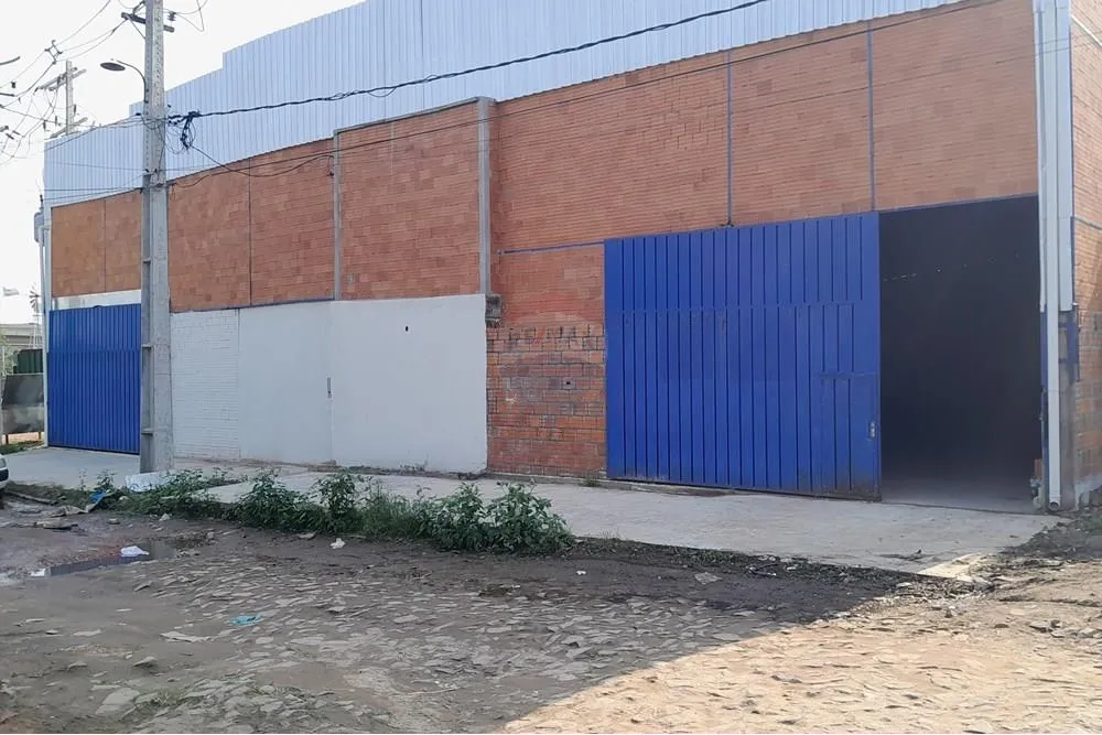 VENDO Y ALQUILO AMPLIO GALPÓN EN MARIANO ROQUE ALONSO — foto 2