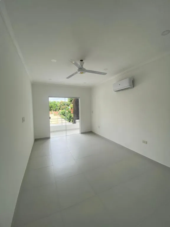 VENDO FINO DUPLEX A ESTRENAR SOBRE ASFALTO EN LUQUE ZONA LAURELTY COD 5379 — foto 2