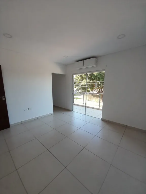 ALQUILO AMPLIO DUPLEX EN LUQUE ZONA CONMEBOL. COD 2284 — Foto 2