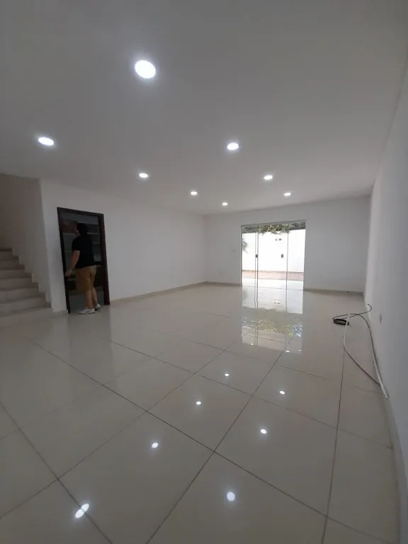 ALQUILO AMPLIO DUPLEX EN LUQUE ZONA CONMEBOL. COD 2284 — Foto 3