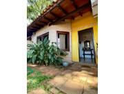 CASA EN ESQUINA SOBRE JARDIN DE ORO - LUQUE