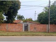 CASA A PRECIO DE TERRENO EN LAURELTY LUQUE AMURALLADO, SOBRE ASFALTO