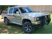 PARTICULAR VENDO TOYOTA HILUX AÑO 1999 4X4 DIESEL COMUN IMPECABLE.