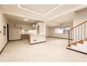 VENDO HERMOSO Y AMPLIO DUPLEX EN ESQUINA BARRIO MARISCAL ESTIGARRIBIA