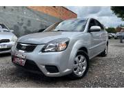 Kia rio año 2011 caja mecánica