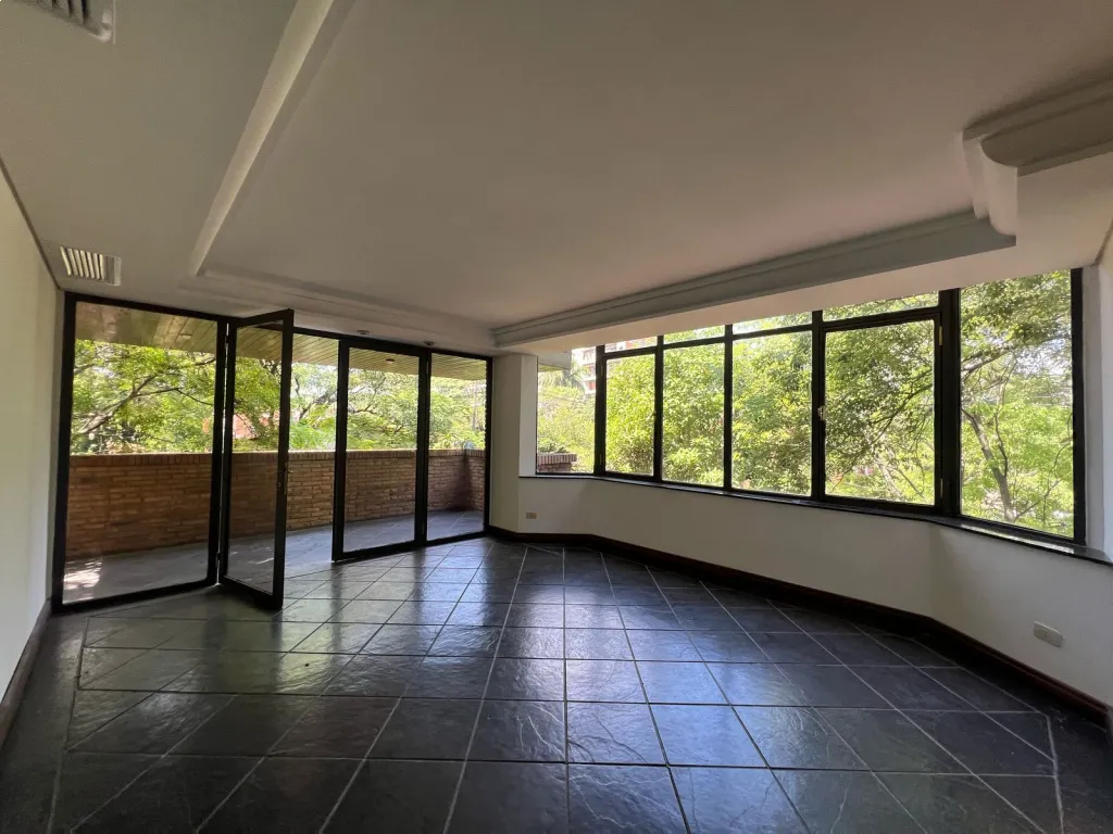 Villa Morra - Boggiani: Confortable y amplio DEPTO-Balcón terraza, 3 DORMIT, 2 Garajes — foto 2