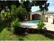 Hermosa Casa Quinta con piscina en venta en Quiindy