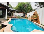 Casa con piscina en Lambaré