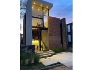 EN VENTA - EXCLUSIVA RESIDENCIA FINAMENTE AMOBLADA EN SAN BERNARDINO
