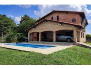 Amplia Casa con Piscina en Luque, 720 m2 de terreno – Barrio Itapuami I