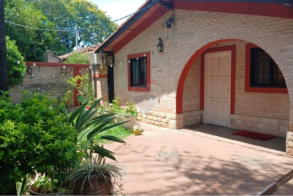 Vendo Casa en San Lorenzo Barrio Pai Ñu en la doble avenida de Moises Bertoni!! — foto 3