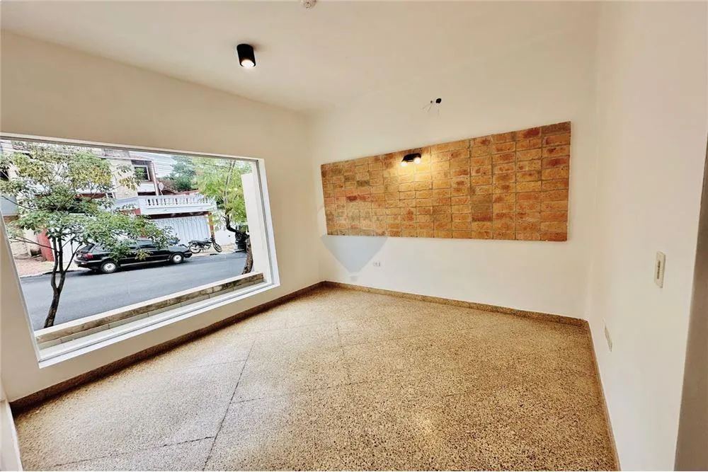 ALQUILER DE LOCAL COMERCIAL EN ESQUINA — foto 3