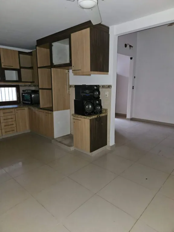 Alquilo casa en Lambaré. Gs. 4.800.000 Barrio Santa Lucia. (Zona Residencial) — foto 2