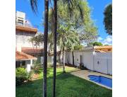 Alquilo o vendo casa de 7 dormitorios en carmelitas asunción