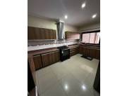 VENDO RESIDENCIA AMOBLADA EN LOS LAURELES