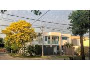 VENDO MODERNA CASA 2 PLANTAS ESQ.4 HAB, 2 SUITE, 6 BAÑOS,PISCINA AMPLIO TERRENO BO.HERRERA