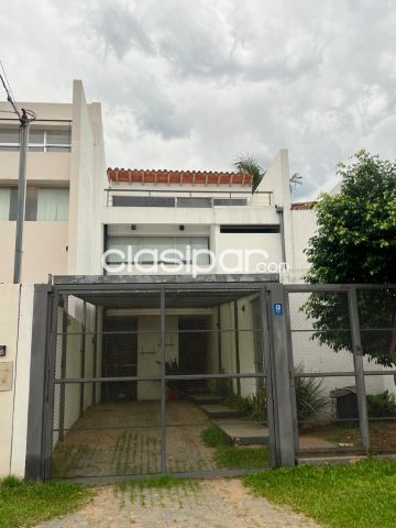 Locales / Oficinas / Salones - Vendo hermoso triplex Barrio Trinidad