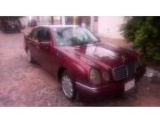 VENDO MERCEDES BENZ E300