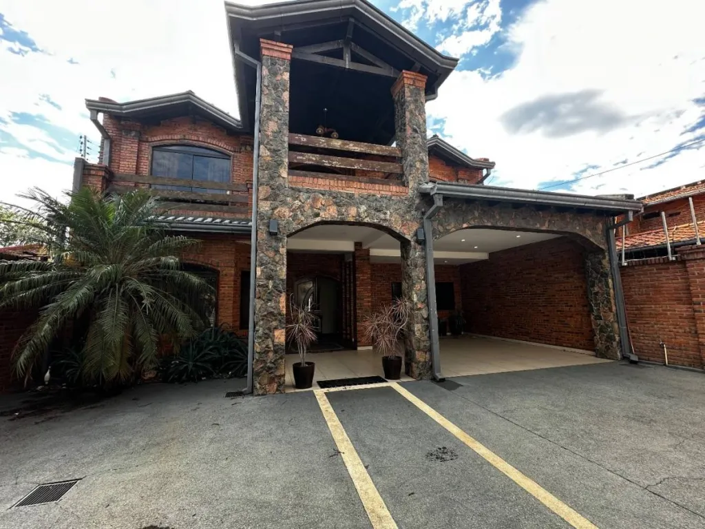 VENDO CASA RESIDENCIAL EN BARRIO LOS LAURELES — foto 3