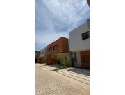 EN VENTA DUPLEX DE TRES DORMITORIOS A ESTRENAR EN BARRIO CERRADO ALTEA LAGUNA GRANDE