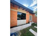 VENDO CASA A ESTRENAR CON AMPLIO PATIO EN VILLA ELISA