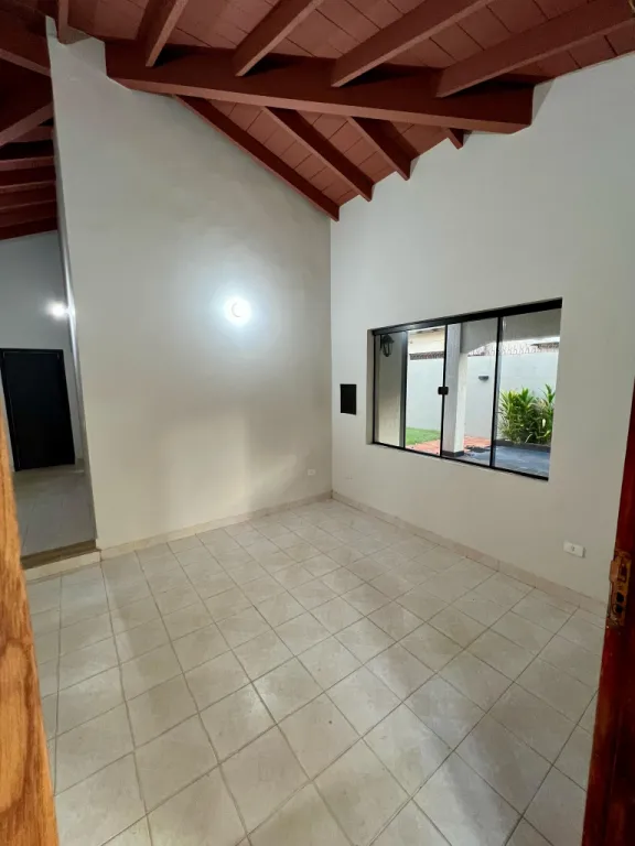VENDO CASA EN SAN LORENZO ZONA FUENTE SHOPPING COD 5271 — foto 3