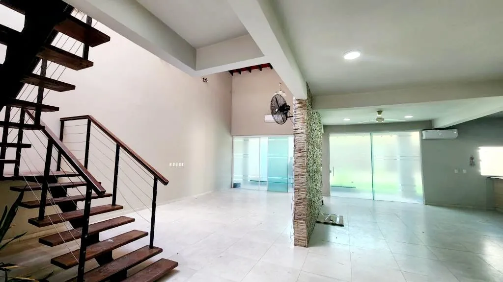 Casa en Venta de 4 dormitorios + escritorio, Zona San Lorenzo Palacio de Justicia. — фото 2