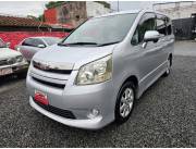 Hermoso y Unico toyota New Noah Full equipo serie S sin detalles poco kilometraje color gr