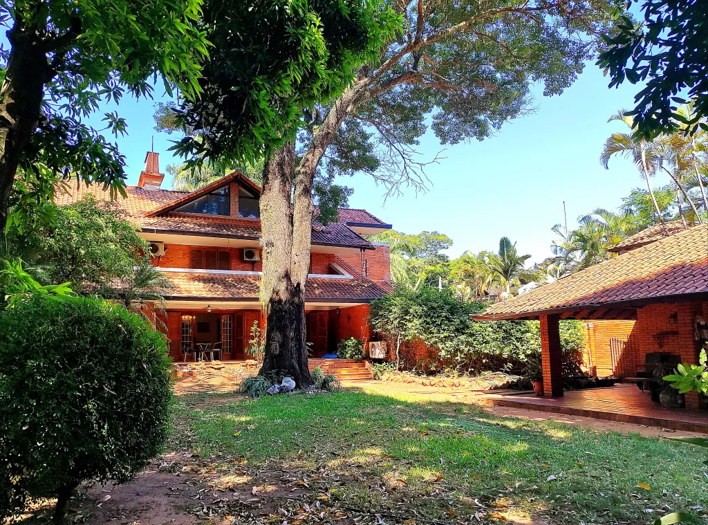 Vendo amplia y exclusiva residencia en Barrio Mariscal Estigarribia- Asuncion — foto 2