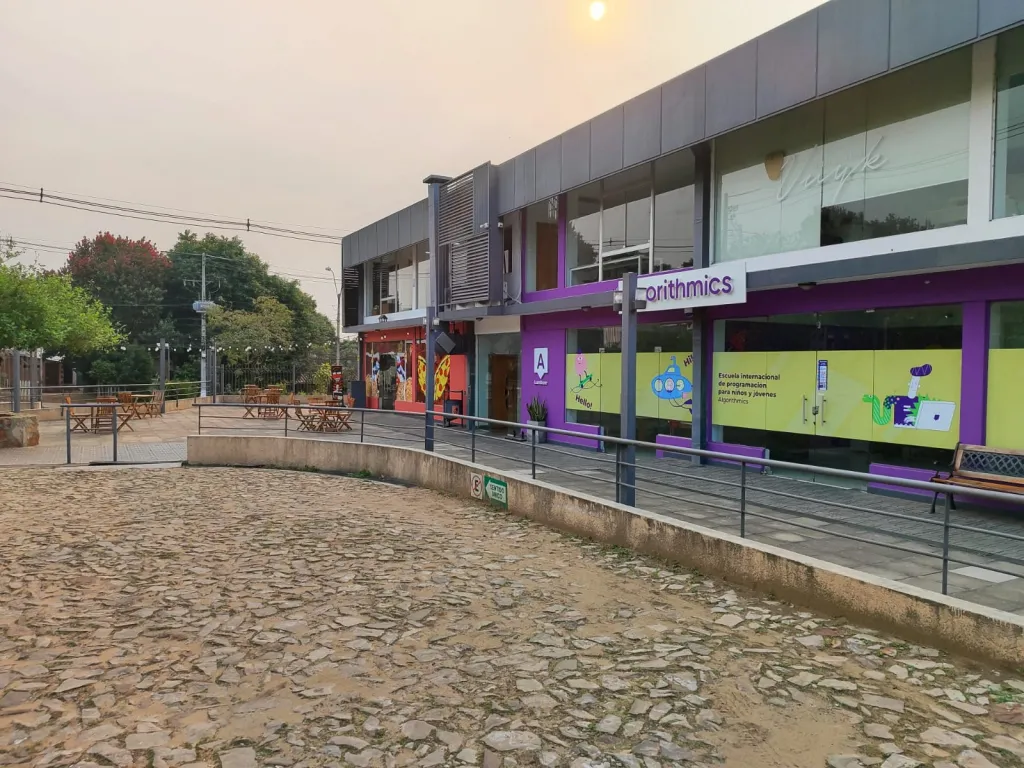 Vendo Paseo Comercial en Lambare sobre Av. Augusto Roa Bastos casi Av. Cacique Lambare — фото 3