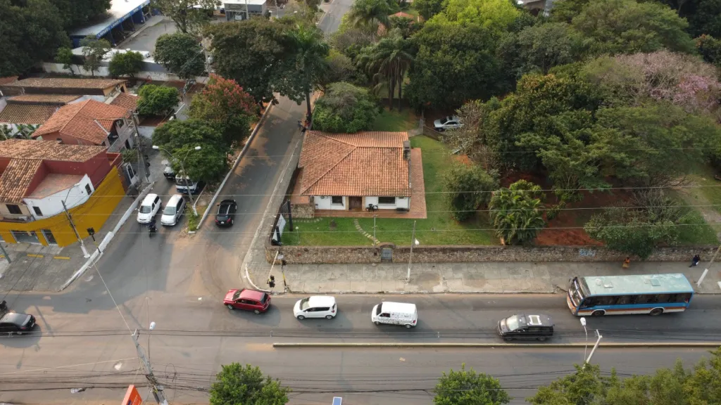 Vendo terreno COMERCIAL de 4.684m2 sobre la Av. Cacique Lambare — фото 2