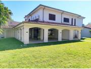 ALQUILO LUJOSA RESIDENCIA EN LOS LAURELES