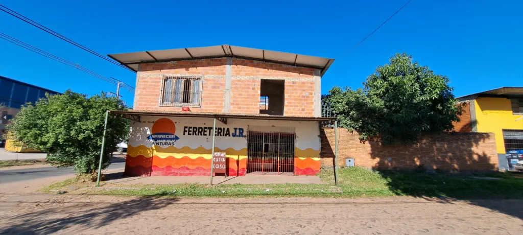 Vendo casa con dept, 3 salones y 1 tinglado sobre doble avenida en Mariano Roque Alonso — foto 2