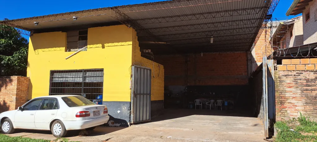 Vendo casa con dept, 3 salones y 1 tinglado sobre doble avenida en Mariano Roque Alonso — foto 3