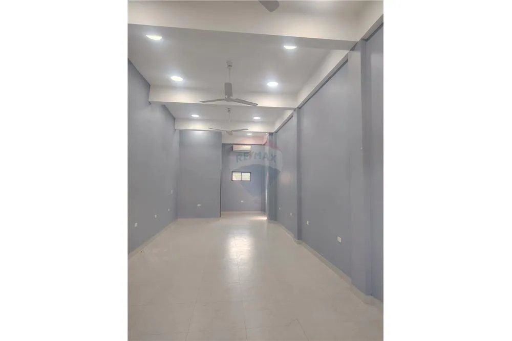 Alquilo Salon Comercial — foto 2