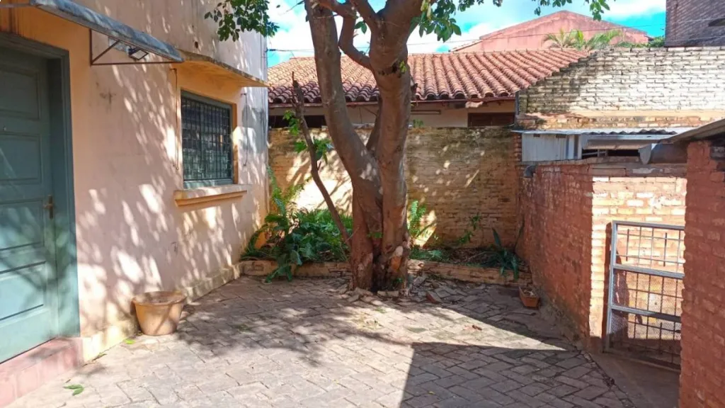 VENDO CASA EN EL BARRIO BERNARDINO CABALLERO — foto 3