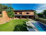 Exclusiva Residencia en Rakiura Country - Un Paraíso de Lujo y Tranquilidad