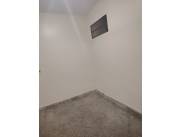 Alquilo amplio salón con baño privado