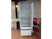 Silla mecedora + ropero infantil.