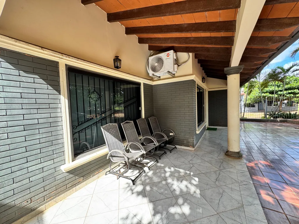 SUPER OFERTA CASA TASADA EN 830 OFERTA 650.000.000 GS FINANCIACION DISPONIBLE POR BANCO — foto 3