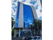 EN ALQUILER OFICINA CORPORATIVA EN EL EDIFICIO PLAZA CENTER