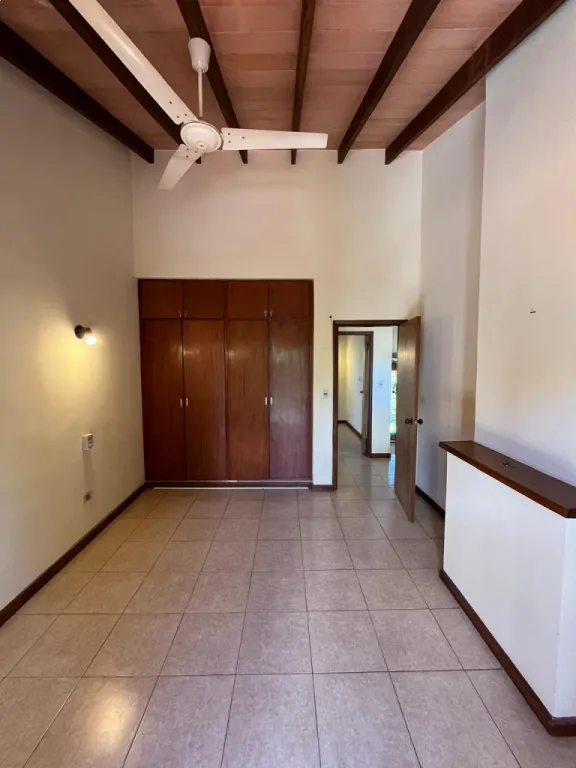 Alquilo hermosa casa en Luque - Zona Boulevard — foto 2