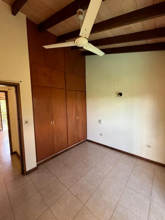 Alquilo hermosa casa en Luque - Zona Boulevard — foto 3